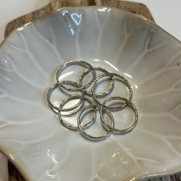 925 STERLING SILVER DAINTY HAMMERED BAND MIDI THUMB RING - Picture 7 of 8